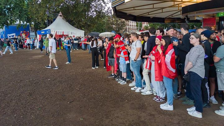 皇马：对内讧2将各罚款50万欧 两人已悔过+相互道歉｜星空娱乐官方网站（封面配图）
